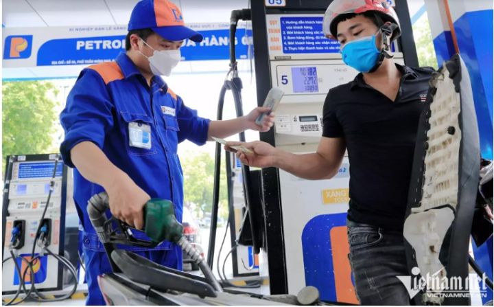 Giá dầu lao dốc mạnh, giá xăng có thể xuống 21.000 đồng/lít