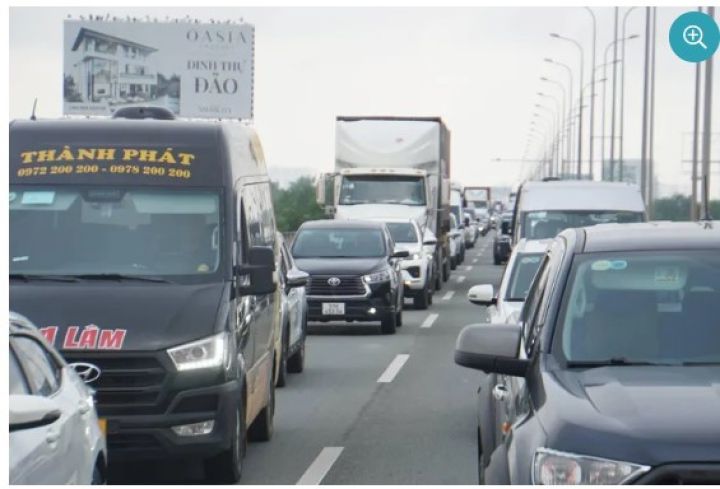 Thu phí tự động không dừng, thẻ dán chồng thẻ sao không phạt?