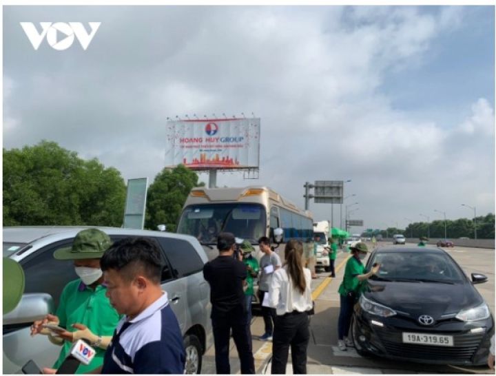 VETC nói gì vụ bị tố dán chồng 40.000 thẻ thu phí không dừng ETC?