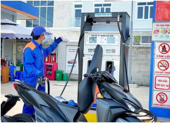 Giá xăng trong nước có cơ hội giảm lần thứ 6 liên tiếp?