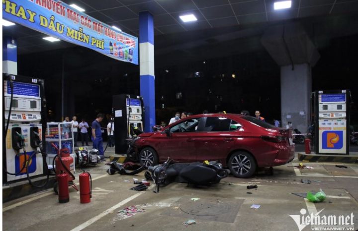 Tài xế tông loạt xe máy ở cây xăng có nồng độ cồn rất cao