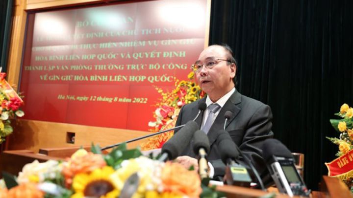 Chủ tịch nước trao Quyết định cho sỹ quan thực hiện nhiệm vụ gìn giữ hòa bình LHQ