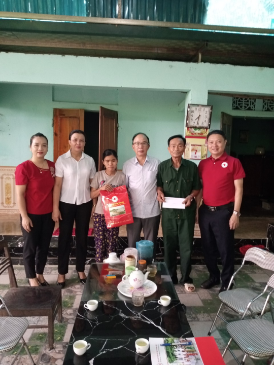 Tỉnh hội Thanh Hóa: Tặng quà nạn nhân chất độc da cam dịp ngày 10/8