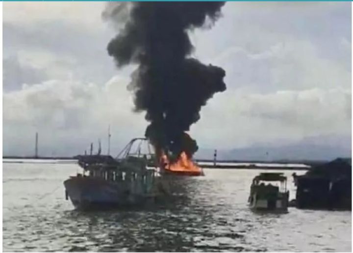 Xuồng chở dầu cháy rụi trên vùng biển Móng Cái