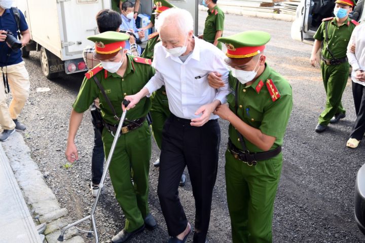 Đại gia Bình Dương khai lý do chuyển 'đất vàng' về tay con rể