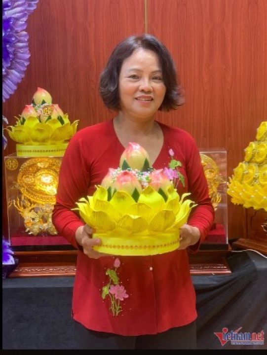 Oản nghệ thuật đính kim tuyến, hạt ngọc giá 6 triệu đồng một mâm