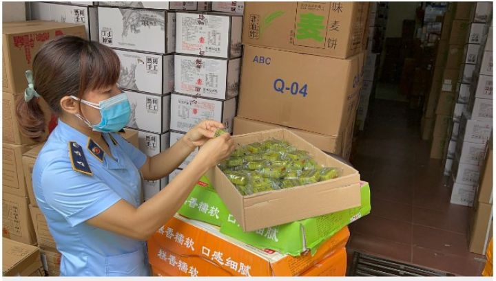 Nhập hơn 10.000 chiếc bánh trung thu trôi nổi về bán kiếm lời