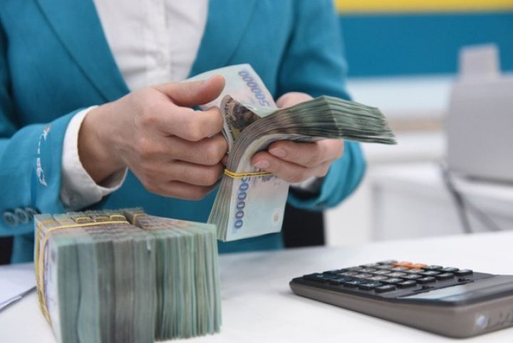 Xử nghiêm việc ngân hàng ép khách mua bảo hiểm