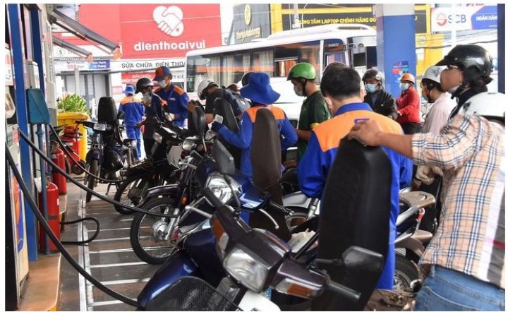 Sau 5 lần giảm liên tiếp, giá xăng tăng hay giảm vào ngày mai 22/8?