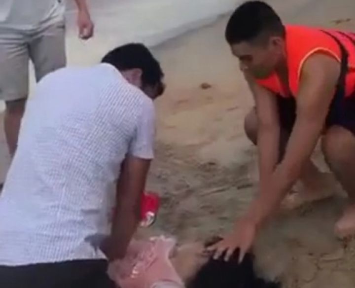 Ba cán bộ Công an cứu sống người đuối nước bị ngừng tim