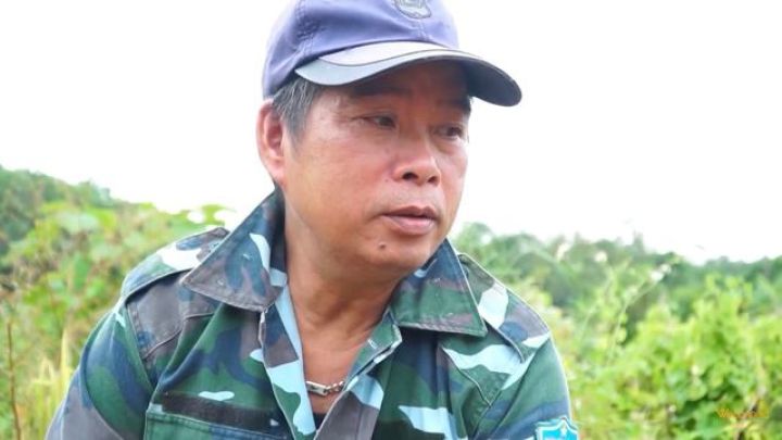 Mẹ mất, bé gái 3 tuổi theo bố đi ăn xin, khổ sở trăm bề, 50 năm sau xảy ra điều không ngờ