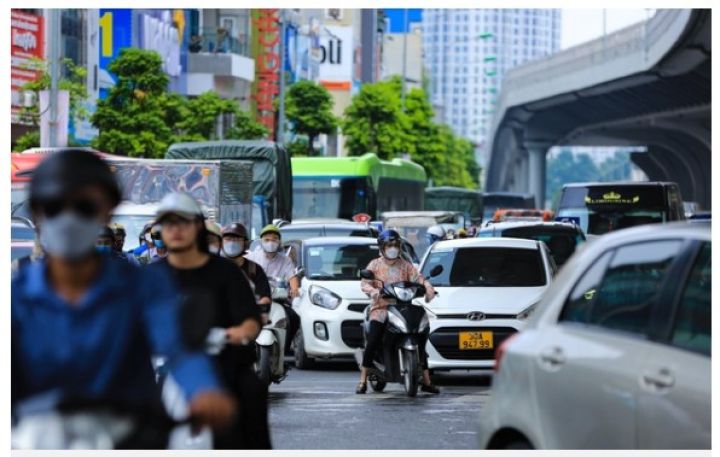 Câu chuyện phía sau hình ảnh chàng tài xế xe ôm công nghệ giúp CSGT phân luồng ở Hà Nội: Đã hiến máu và tiểu cầu hơn 100 lần