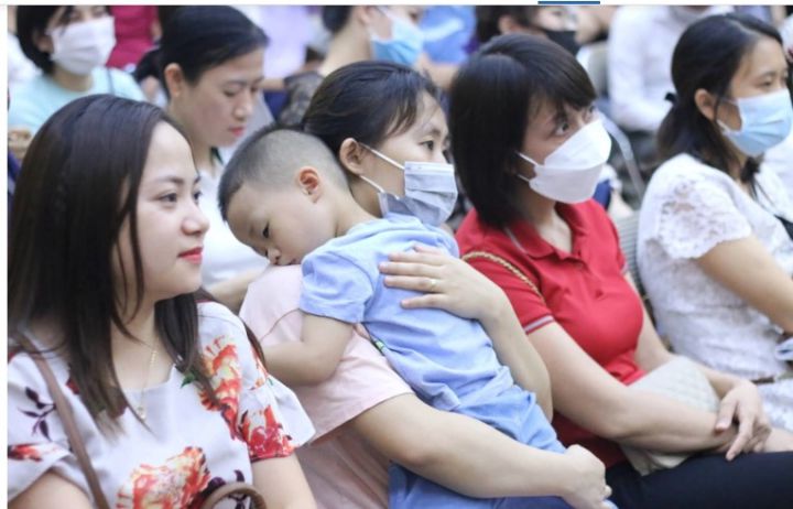 Mất ăn mất ngủ vì phải bốc thăm suất học mầm non ở Hà Nội