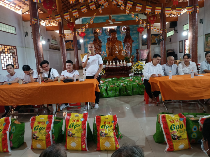 Huyện hội Châu Thành tặng quà nạn nhân chất độc da cam mùa Vu Lan