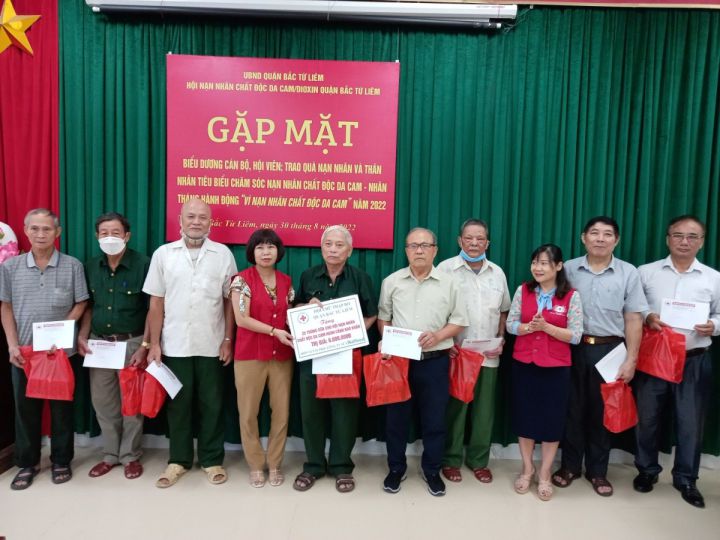 Quận hội Bắc Từ Liêm gặp mặt nạn nhân chất độc da cam