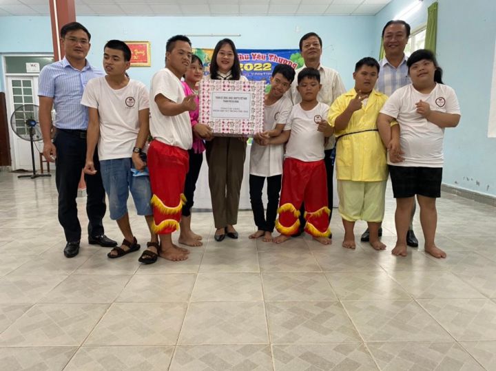 Thành phố Đà Nẵng: Tặng quà Tết Trung thu cho nạn nhân chất độc da cam