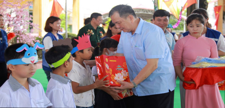 Trung ương Hội NNCĐDC/dioxin Việt Nam thăm, tặng qùa dịp Tết Trung thu tại tỉnh Bắc Giang