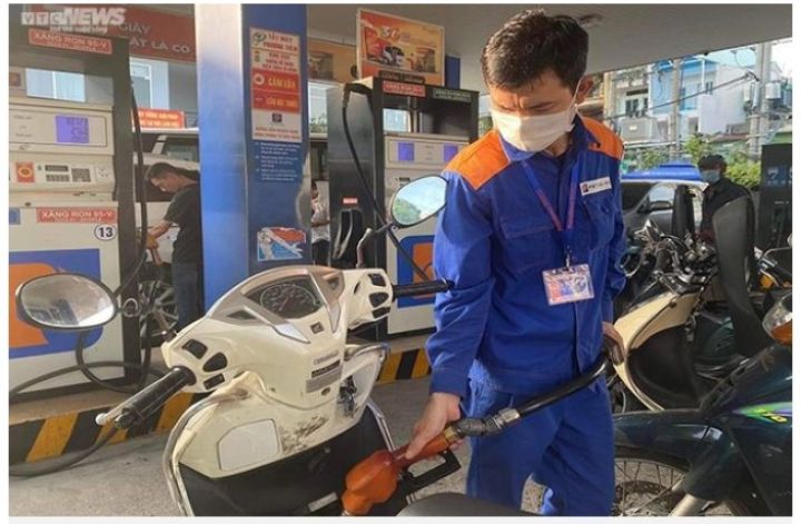 Lùi ngày điều chỉnh giá xăng dầu sang 12/9