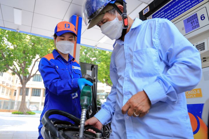 Đầu tuần đón tin vui: Giá xăng sẽ giảm mạnh