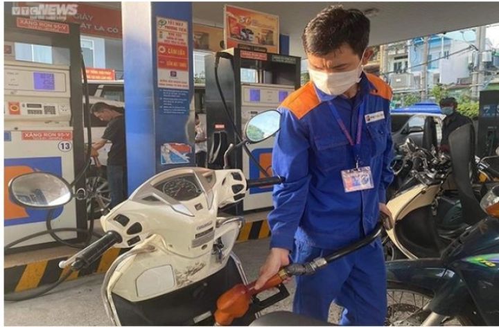 Giá xăng, dầu đồng loạt giảm hơn 1.000 đồng/lít