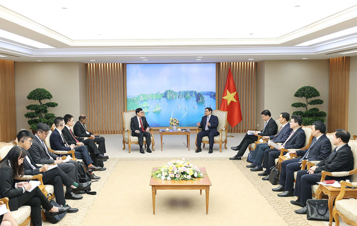 Thủ tướng Phạm Minh Chính tiếp Phó thủ tướng Singapore Heng Swee Keat