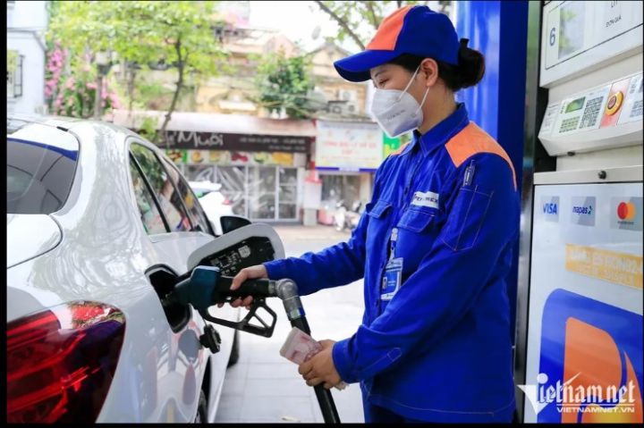 Giá xăng, dầu ngày mai có khả năng giảm mạnh