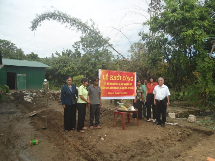 Lễ khởi công xây dựng nhà tình nghĩa tại buôn Liêng Kéh-xã Đắk Phơi