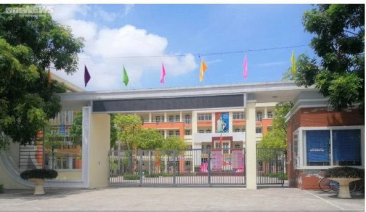 Hà Nội: Học sinh bán trú ăn rau muống 