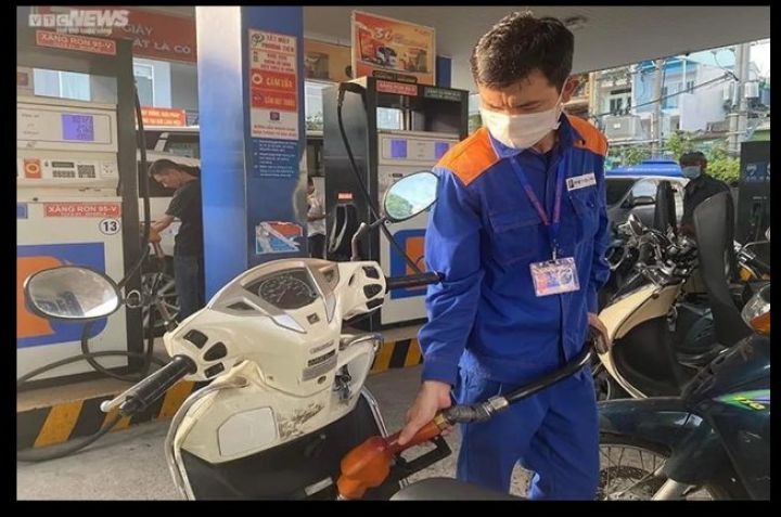 Giá xăng có cơ hội xuống dưới 20.000 đồng/lít