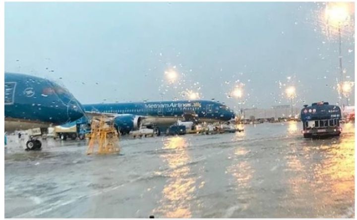 Tạm đóng cửa một số sân bay trong vùng đổ bộ của bão Noru