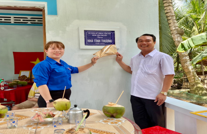 Bệnh viện Chợ Rẫy tặng nhà tình thương cho NNCĐDC tỉnh Bến Tre