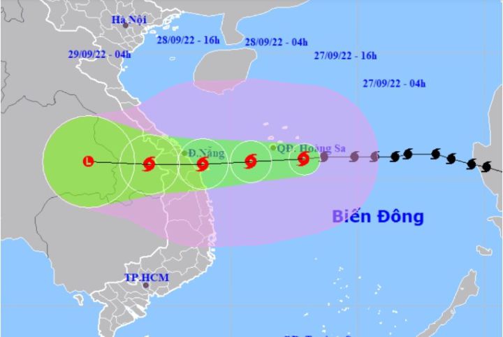 Bão số 4 giật cấp 16 quần thảo tại Hoàng Sa, tiếp tục mạnh lên