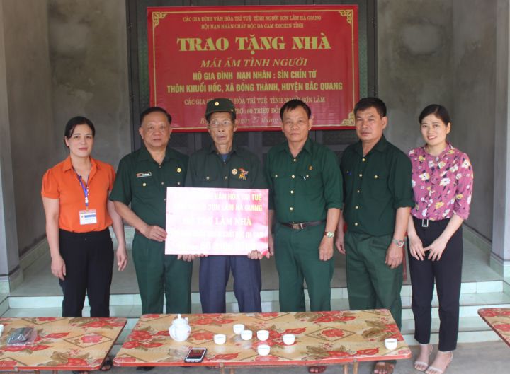 Hà Giang: Trao tặng nhà “Mái ấm tình người” cho nạn nhân chất độc da cam