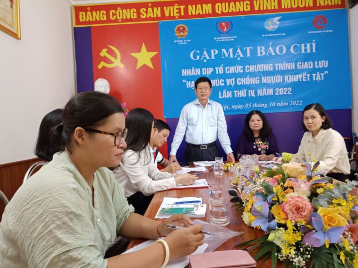 Gặp mặt báo chí nhân dịp tổ chức Chương trình “Hạnh phúc vợ chồng người khuyết tật” năm 2022.