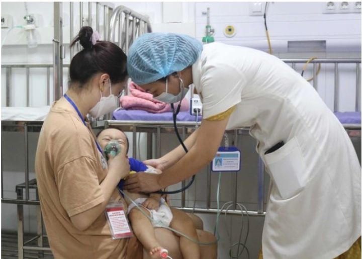 Đổ xô đưa trẻ đi xét nghiệm virus Adeno