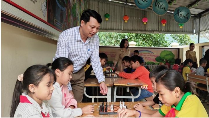 Người thầy 30 năm cắm bản đi 'xin cơm' cho trò