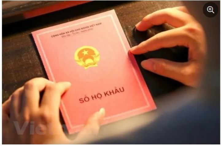 Người dân chật vật khi sổ hộ khẩu giấy bị thu hồi: Cơ quan chức năng nói gì?