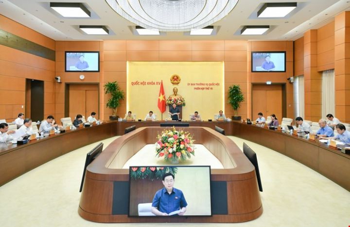 Khai mạc phiên họp thứ 16 của Ủy ban Thường vụ Quốc hội