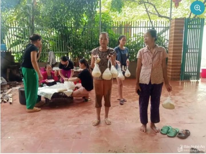 Vợ chồng thầy giáo ở Kỳ Sơn giúp hàng chục người thoát đói rét trong cơn lũ quét