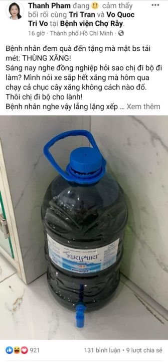 Bệnh nhân xếp hàng mua xăng tặng bác sĩ, người nhận vừa xúc động vừa lo lắng