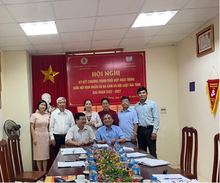 Hội NNCĐDC/dioxin và Hội Luật gia tỉnh Bắc Giang ký Chương trình phối hợp công tác