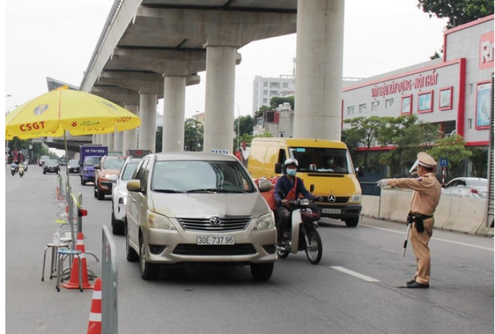 Đề xuất ô tô phải có thẻ định danh: 'Đẻ' thêm giấy phép con?