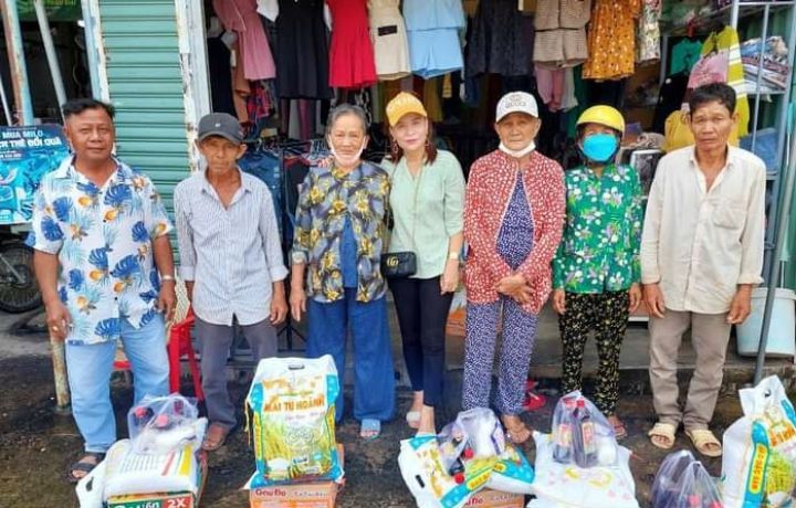 Bình Thuận: Tặng quà cho người nghèo tại huyện Hàm Tân