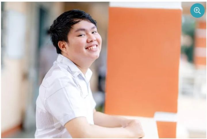 Cậu bé mồ côi từng đến chùa xin cơm, giờ giỏi giang mua nhà ở tuổi 26