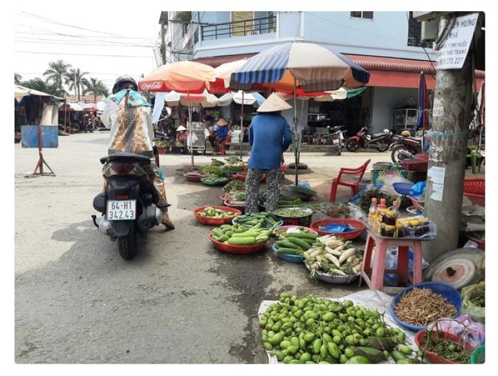 Ảnh hưởng triều cường và mưa, rau màu tăng giá gấp đôi, nhiều loại không có hàng
