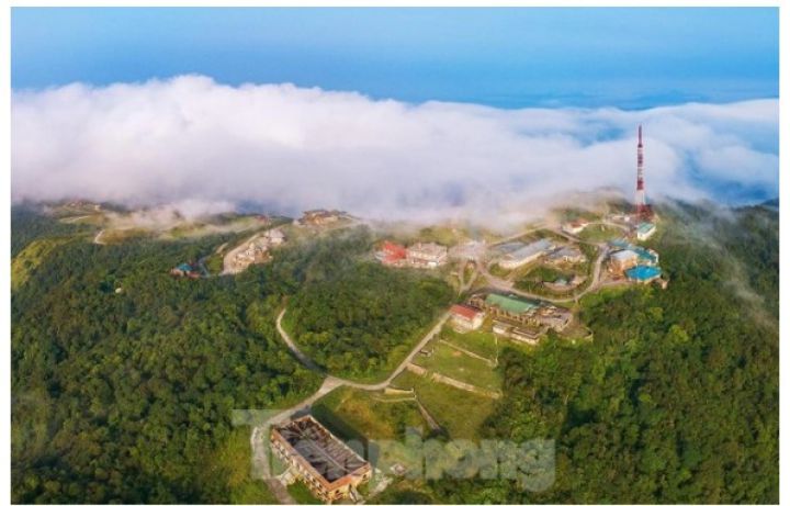 Nhiệt độ ở đỉnh Mẫu Sơn giảm xuống gần 9 độ C