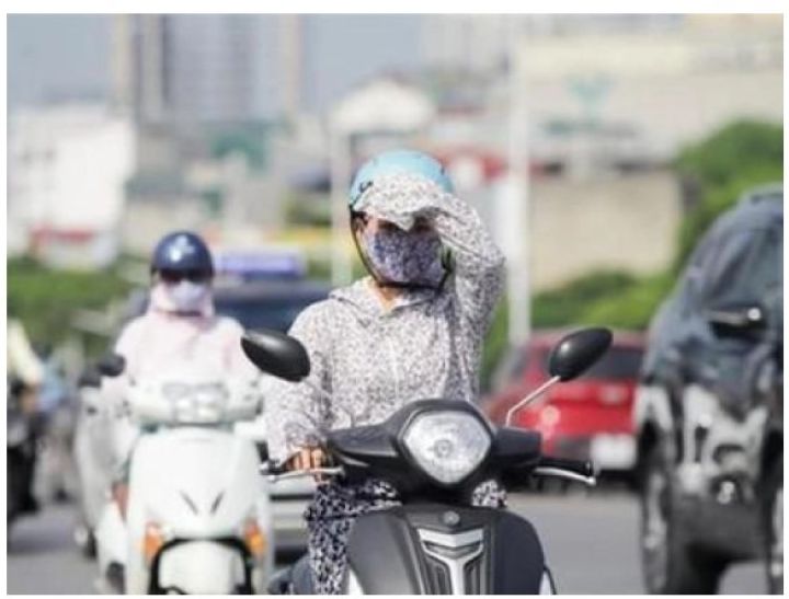 Miền Bắc nắng mạnh, miền Trung bước vào đợt mưa lớn