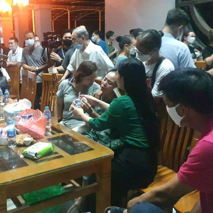 Hình ảnh cảm động của các chiến sĩ PCCC khi cứu người khỏi sự cố