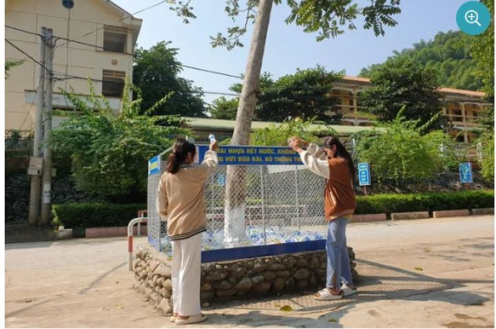 Ấm áp với tủ quần áo miễn phí trong trường học vùng cao xứ Thanh