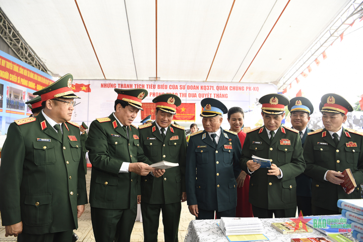 Lãnh đạo Bộ Quốc phòng dự Lễ phát động thi đua cao điểm